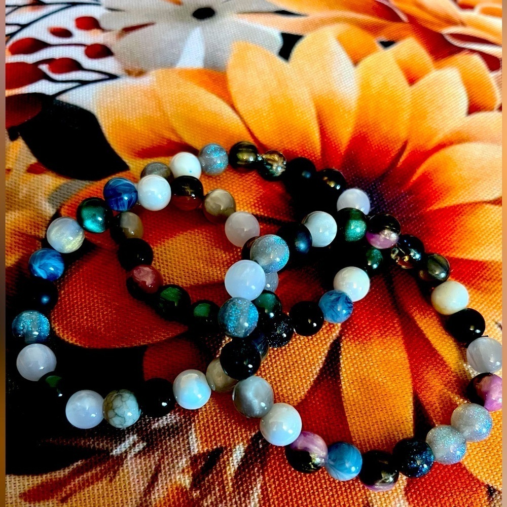 Set of 3 Elegant Multicolor Beaded Elestic Bracelets - Picture 4 of 4